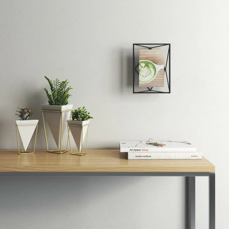 Umbra 4 x 6 Black Prisma Photo Frame 4 Umbra 4 x 6 Black Prisma Photo Frame