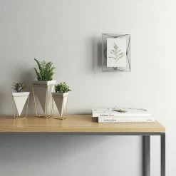 Umbra 4 x 6 Chrome Prisma Photo Frame