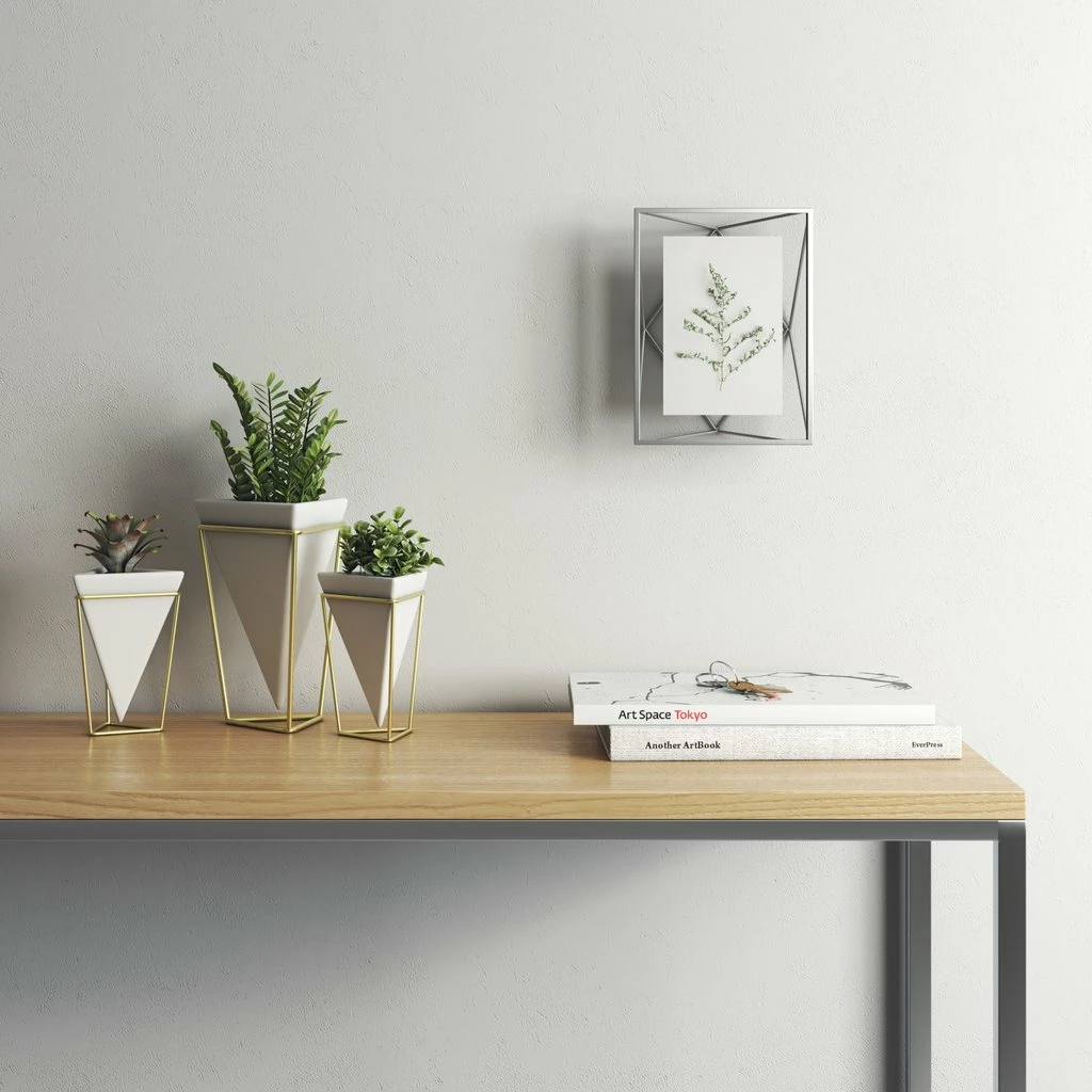 Umbra 4 x 6 Chrome Prisma Photo Frame 4 Umbra 4 x 6 Chrome Prisma Photo Frame